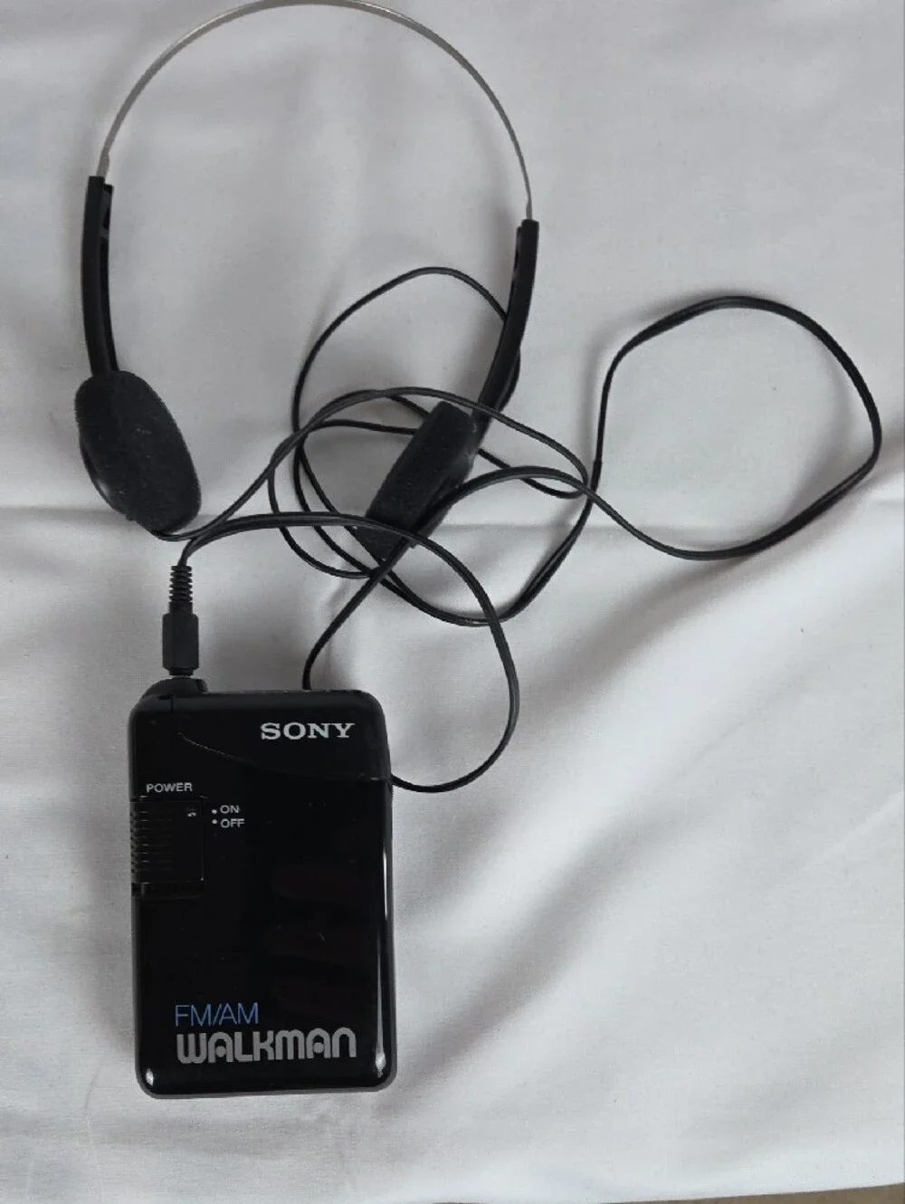 Sony Black FM/AM Walkman SRF 29...IN PERFECT CONDITION.